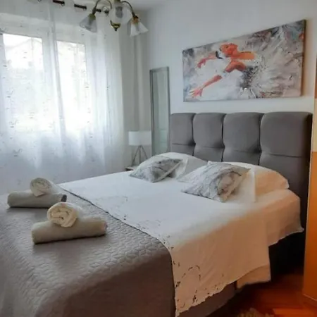 Zana بوستيرا
