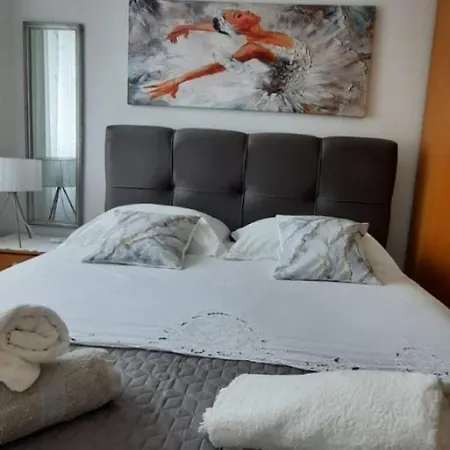 Zana Apartment *