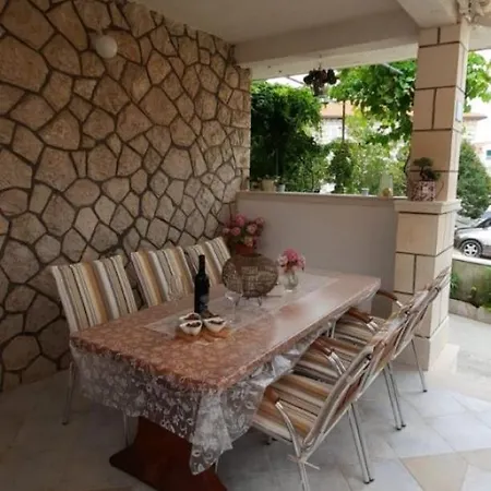 Apartment Zana *