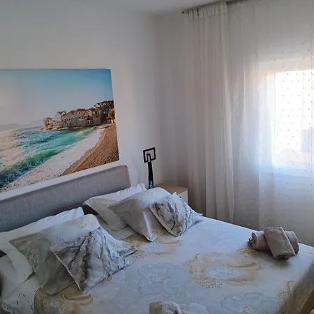 Apartment Zana *
