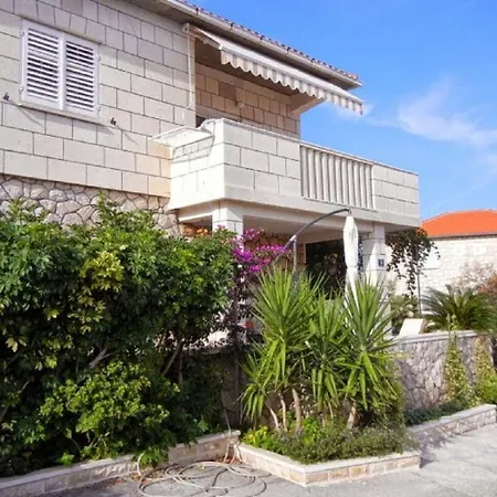 Zana Apartment Postira