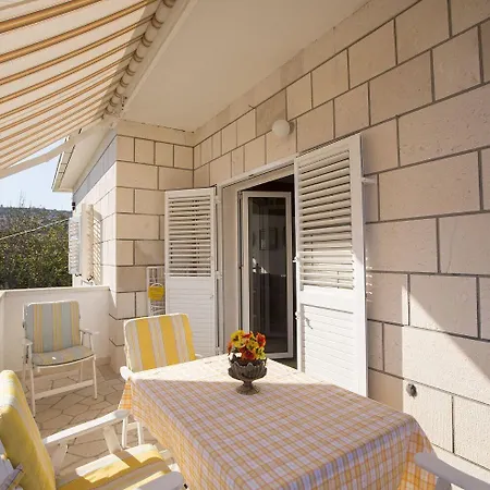 Zana Apartment *