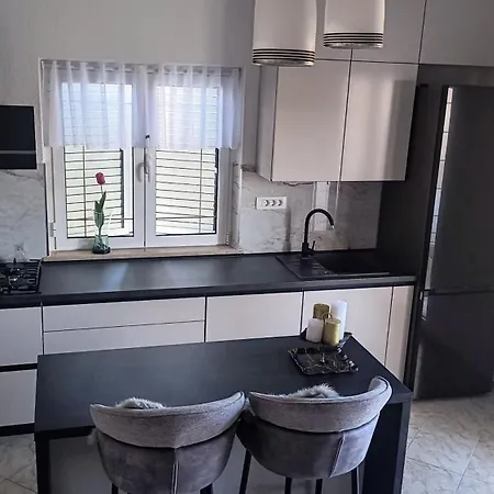 Apartment Zana *